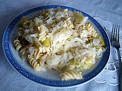 Koolschotel met karwijzaad